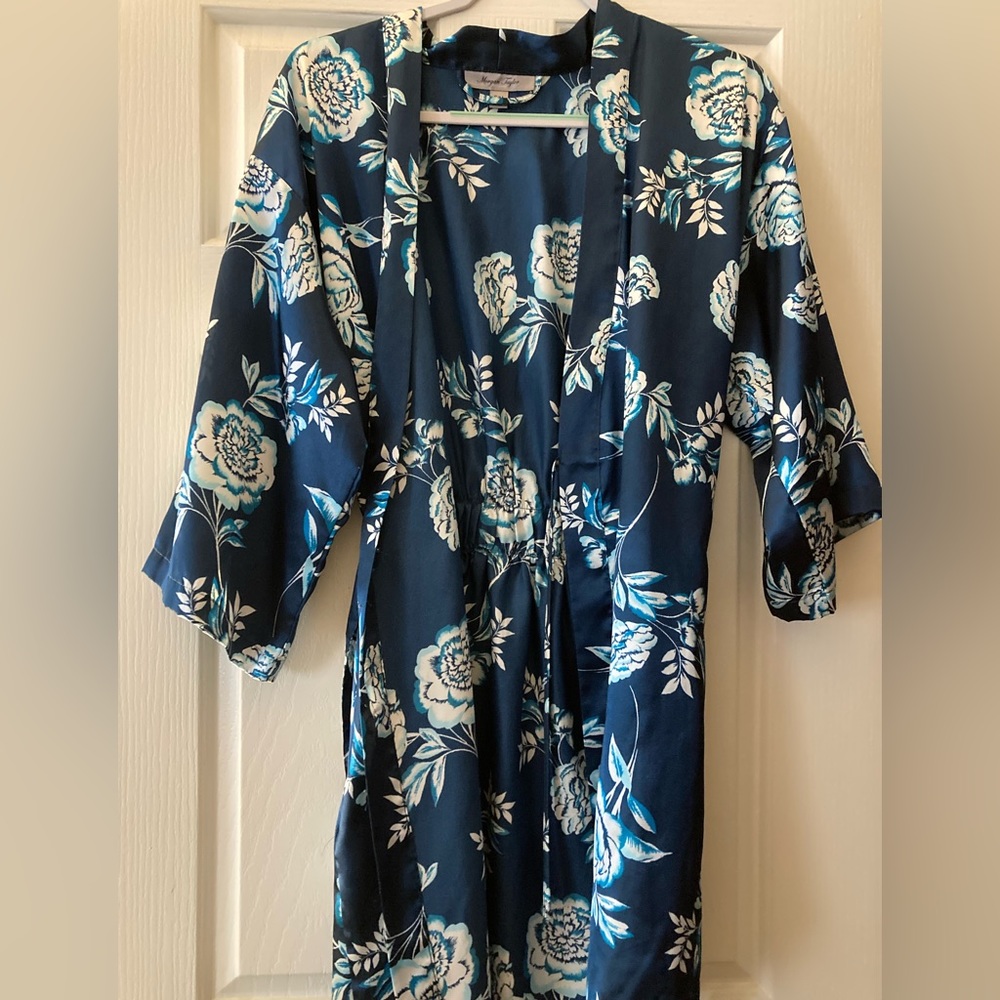 Silk Robe - Picture 4 of 4
